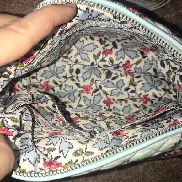 Vera Bradley Water Bouquet pattern crossbody shoulder bag - Picture 10 of 11